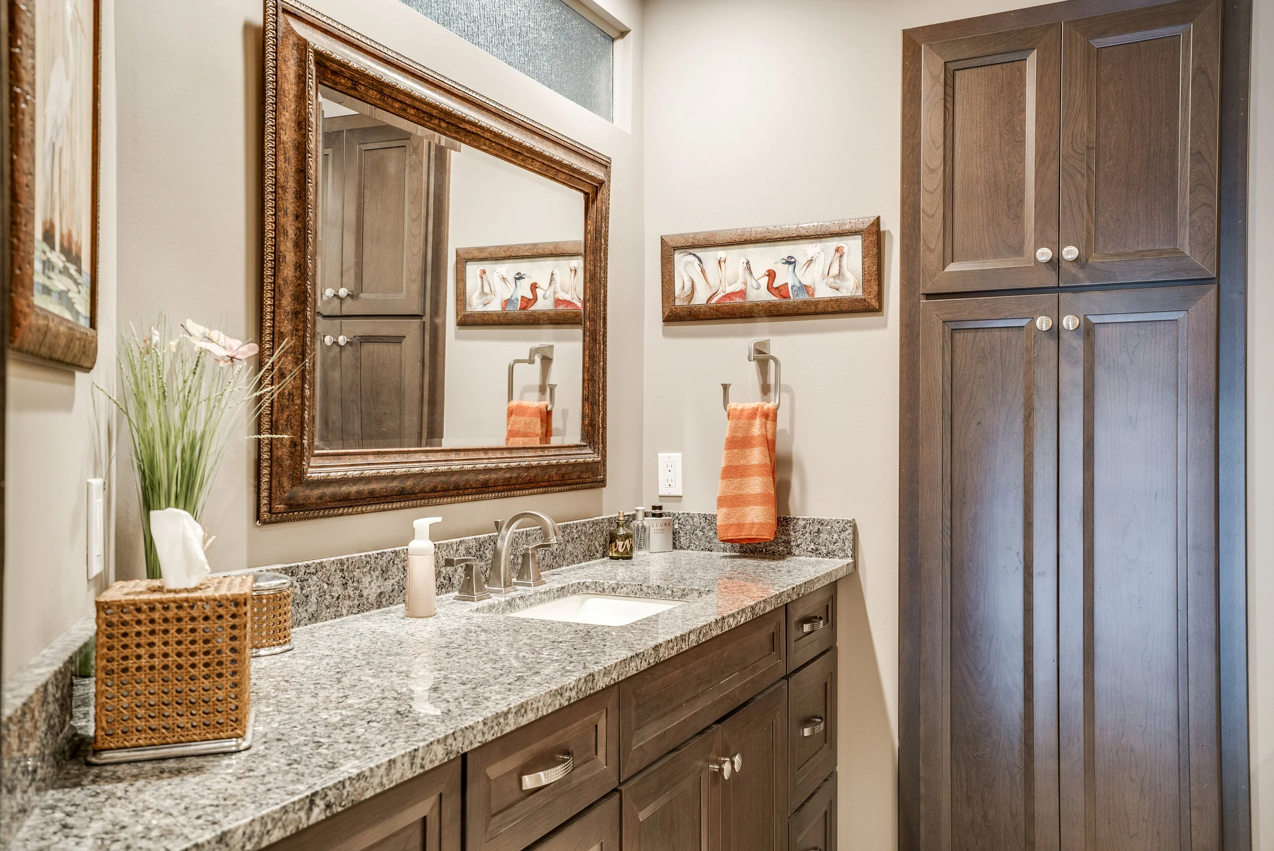 Upper Full Bath 2.jpg