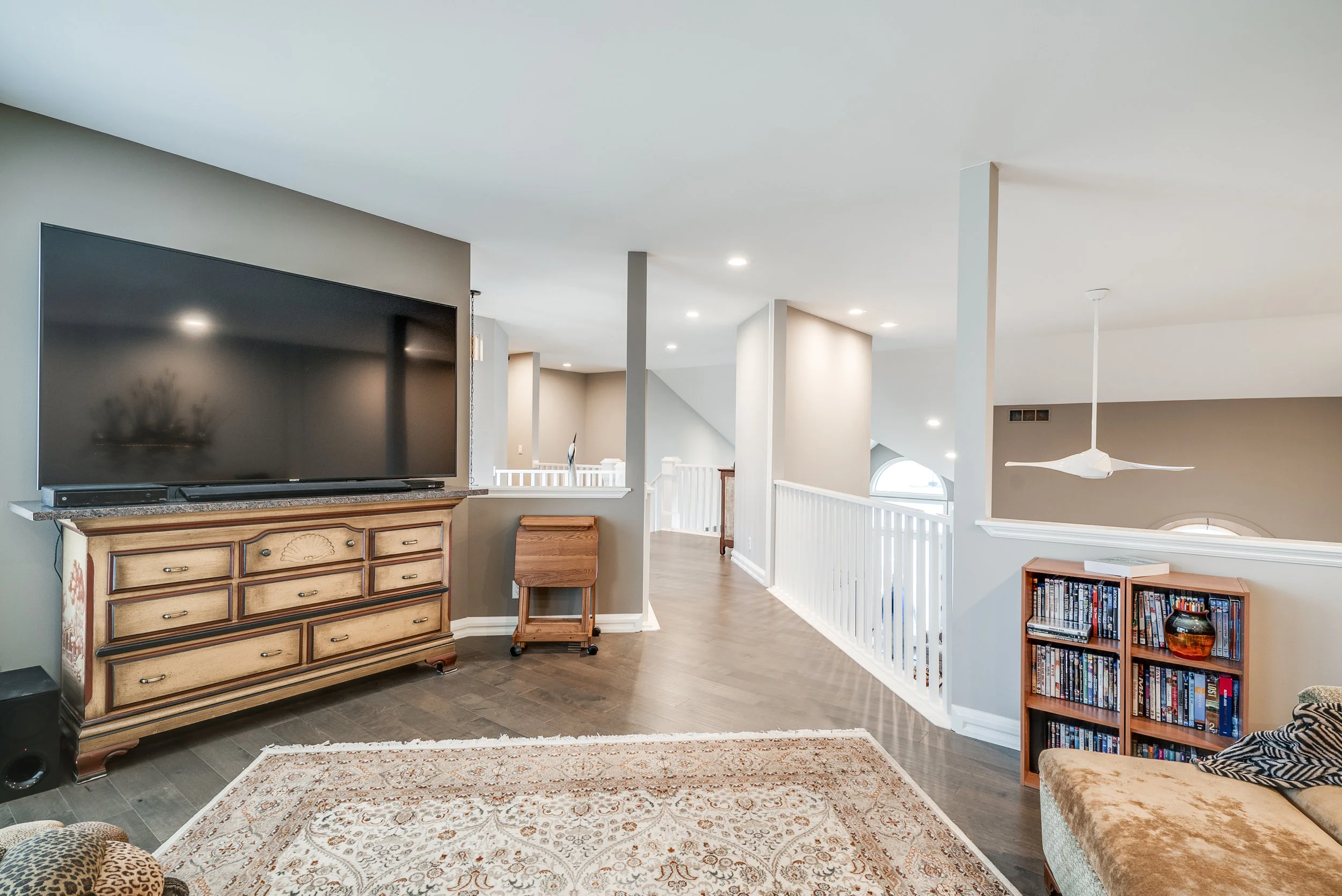 Upstairs Loft 1.jpg