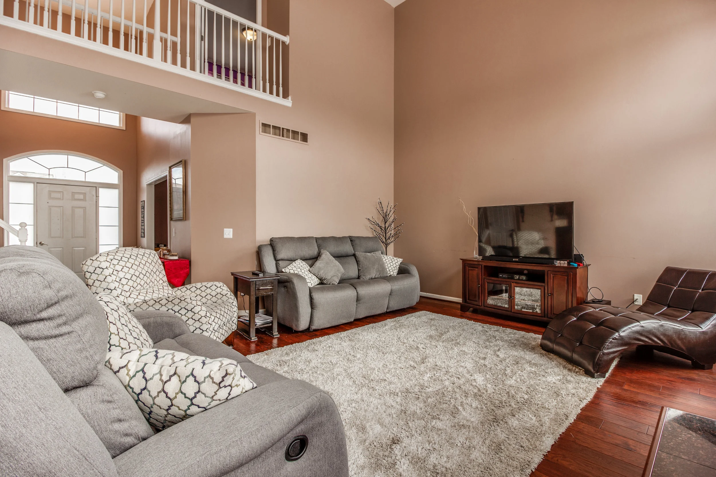 Livingroom (2 of 4).jpg