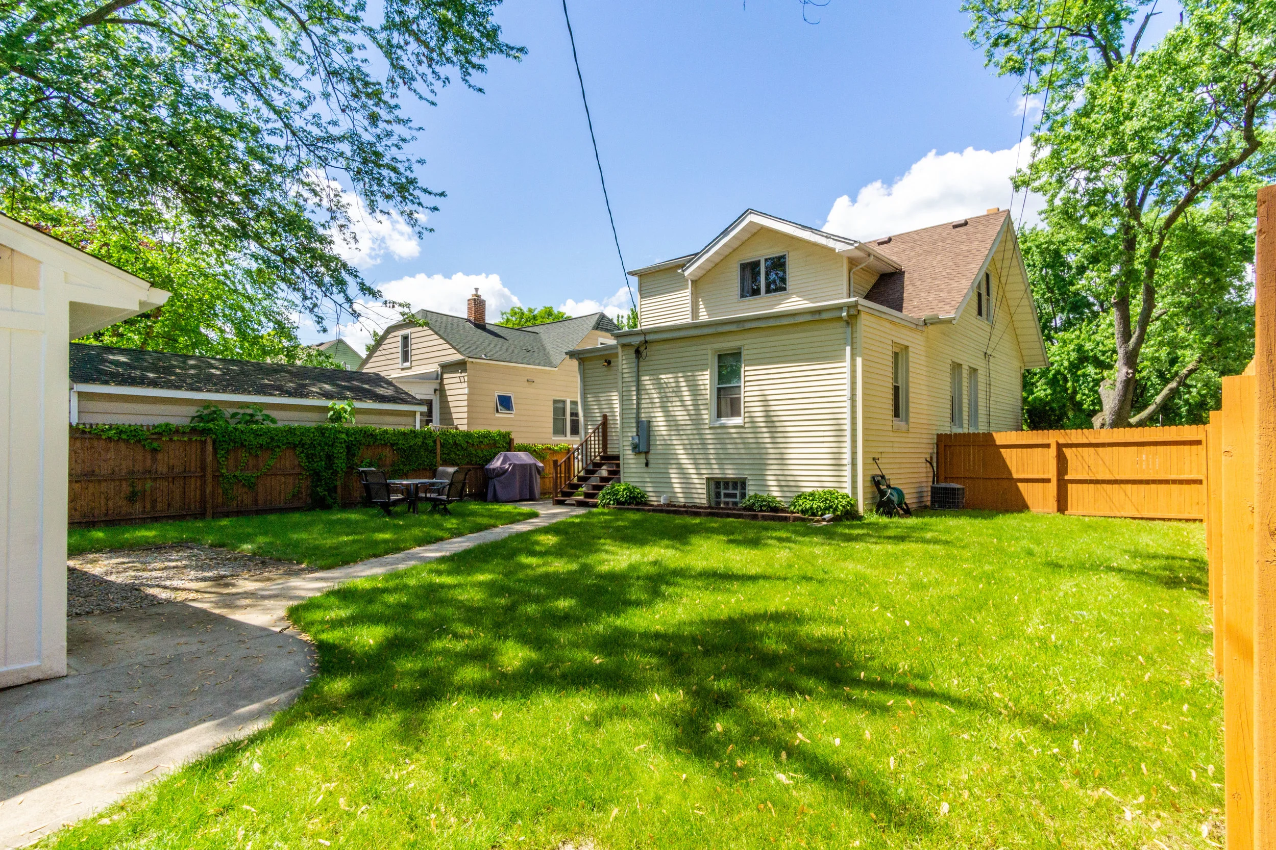 Exteriors (4 of 9).JPG