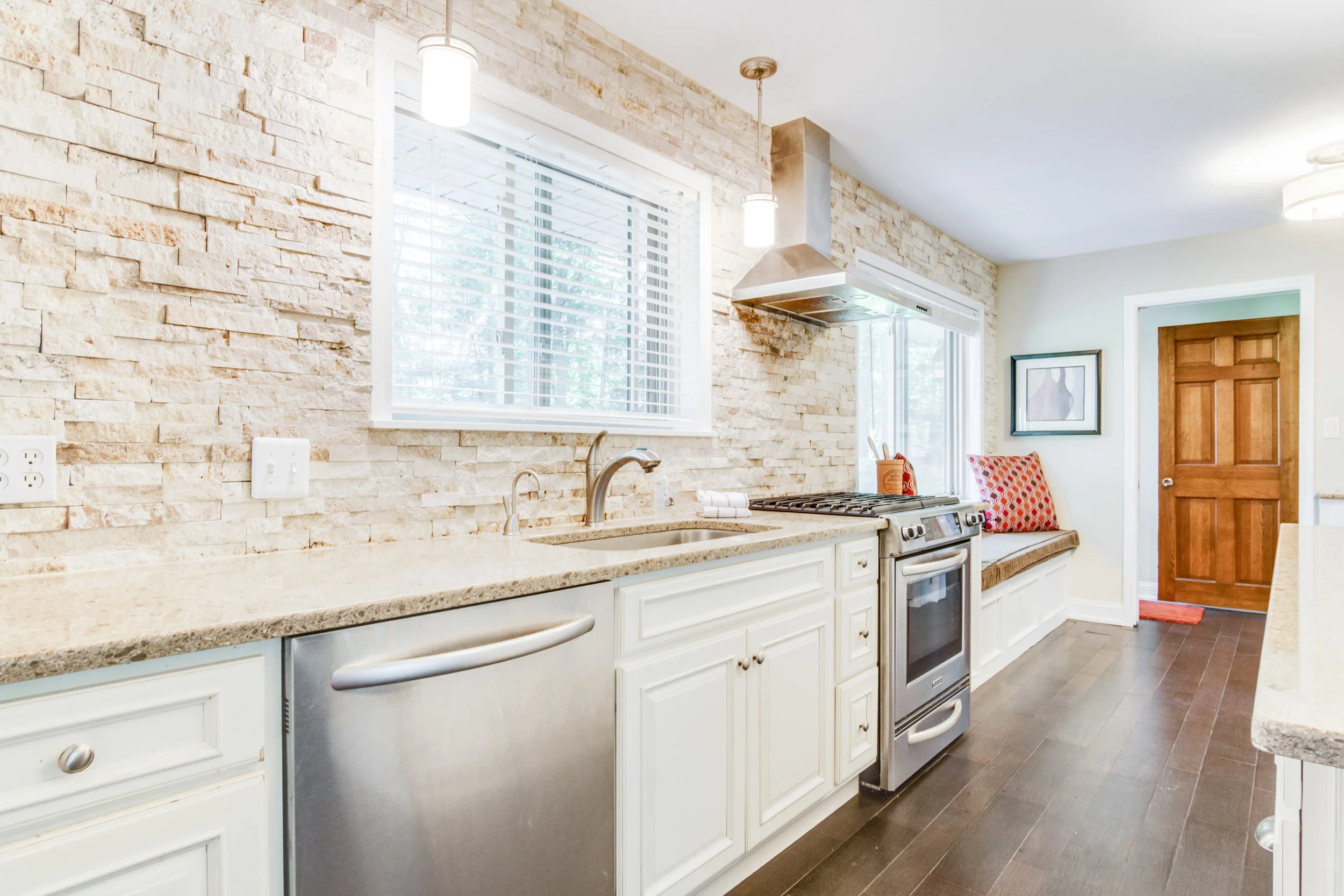 Interiors (10 of 33).JPG