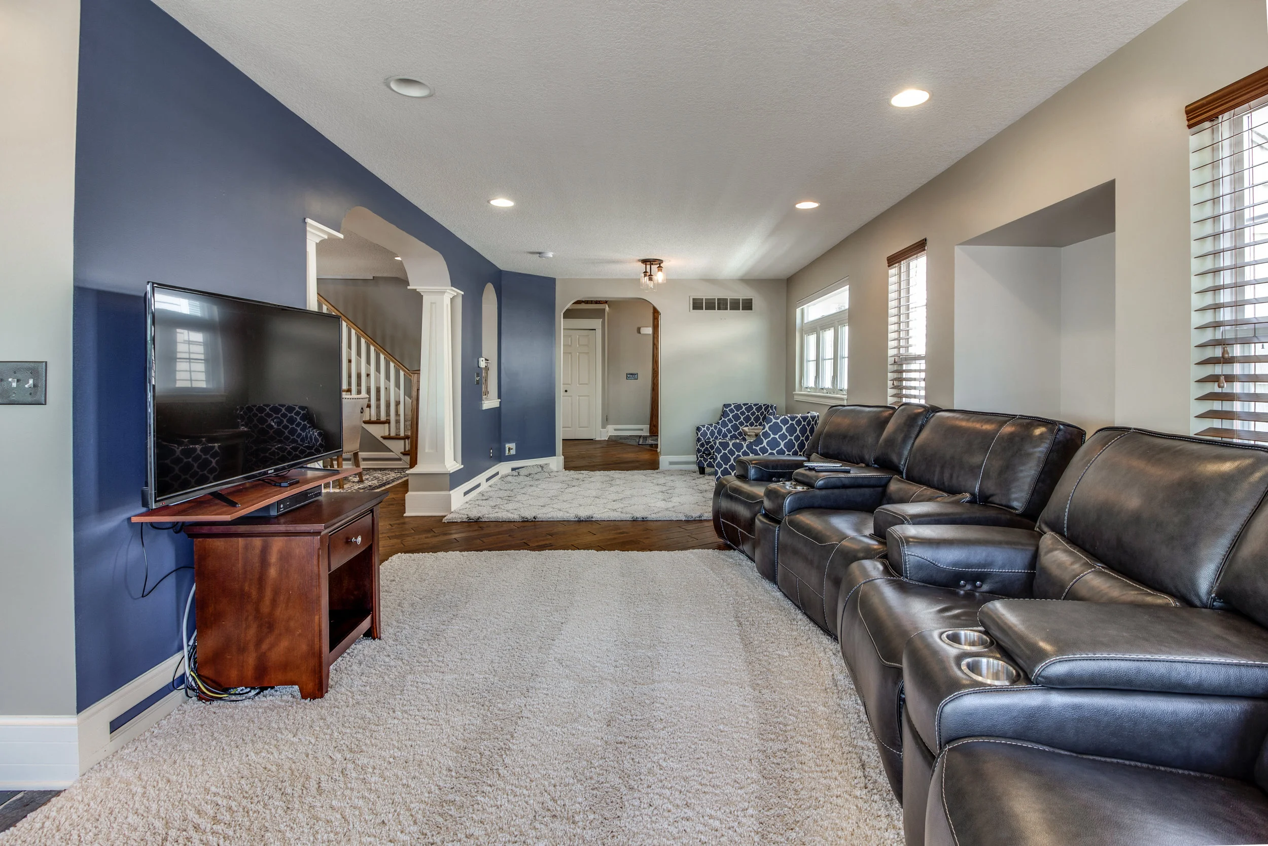 Livingroom (4 of 6).jpg