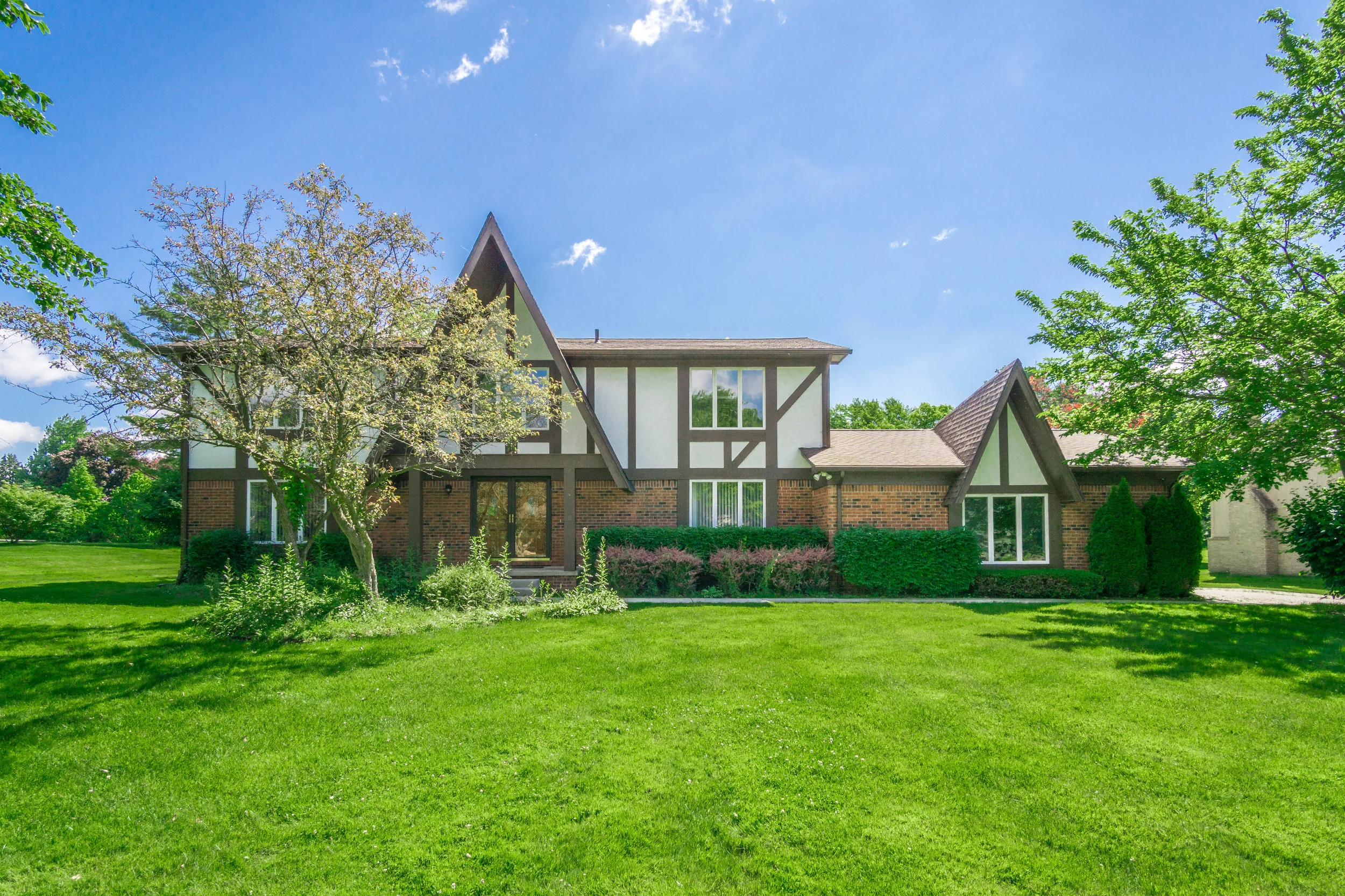 Wabeek Community Colonial