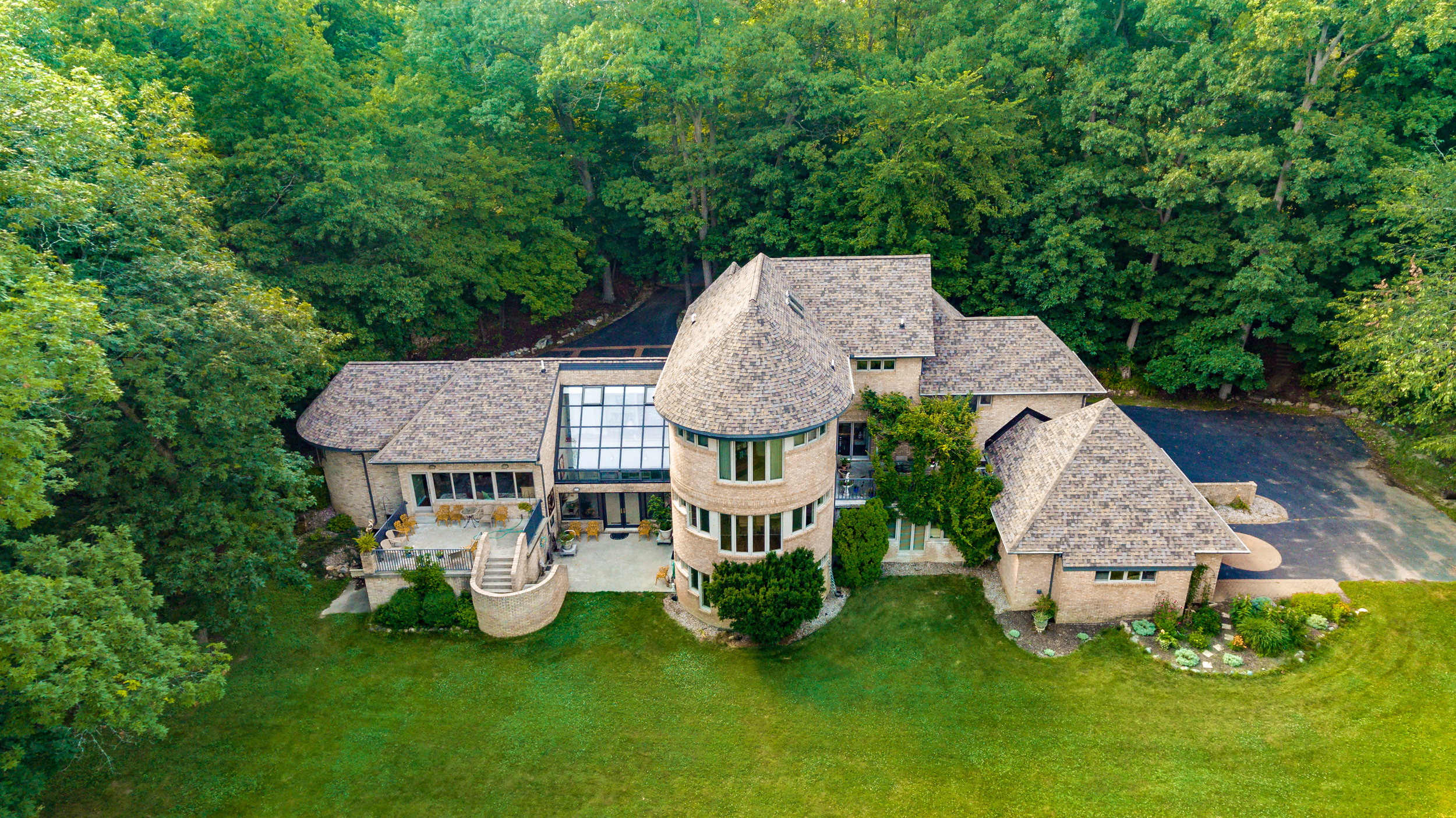 Waterfront Castle on Shinanguag Lake 