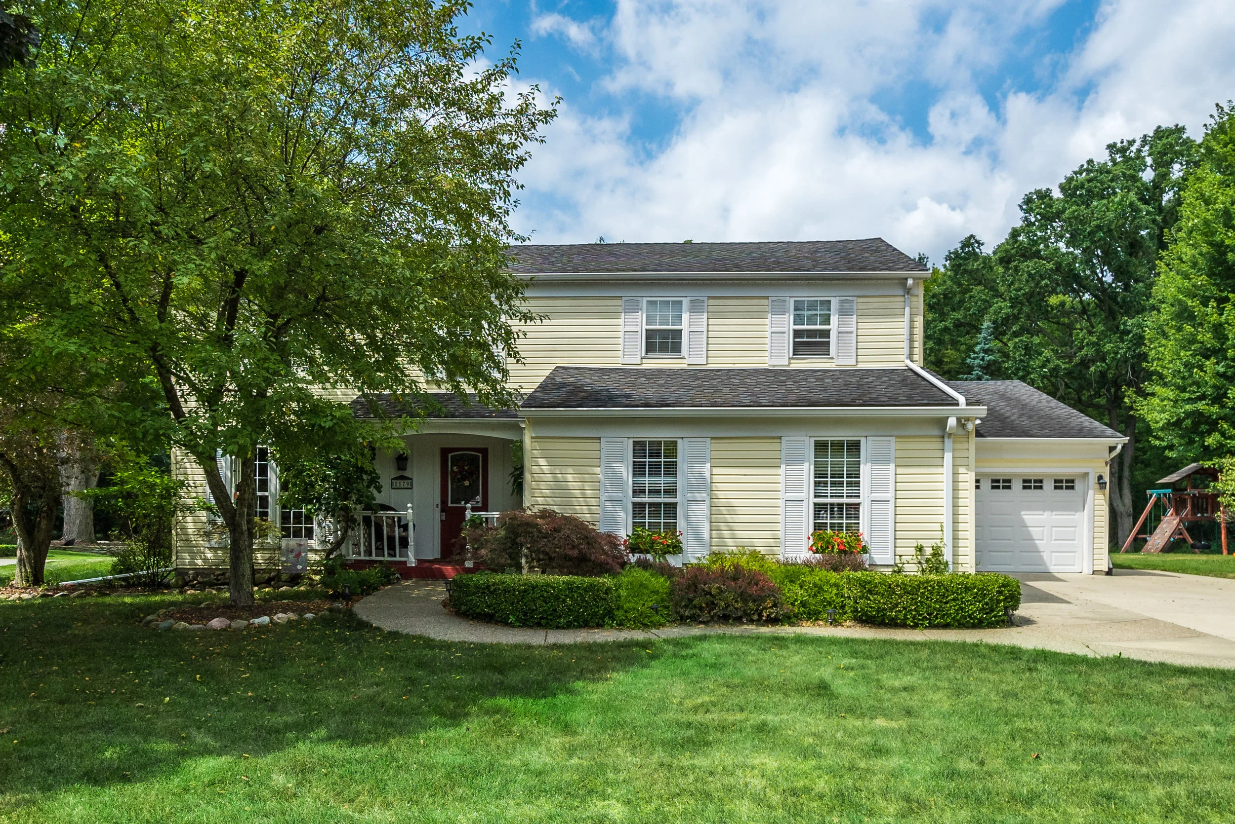 Rochester Hills Colonial with In-Law Suite