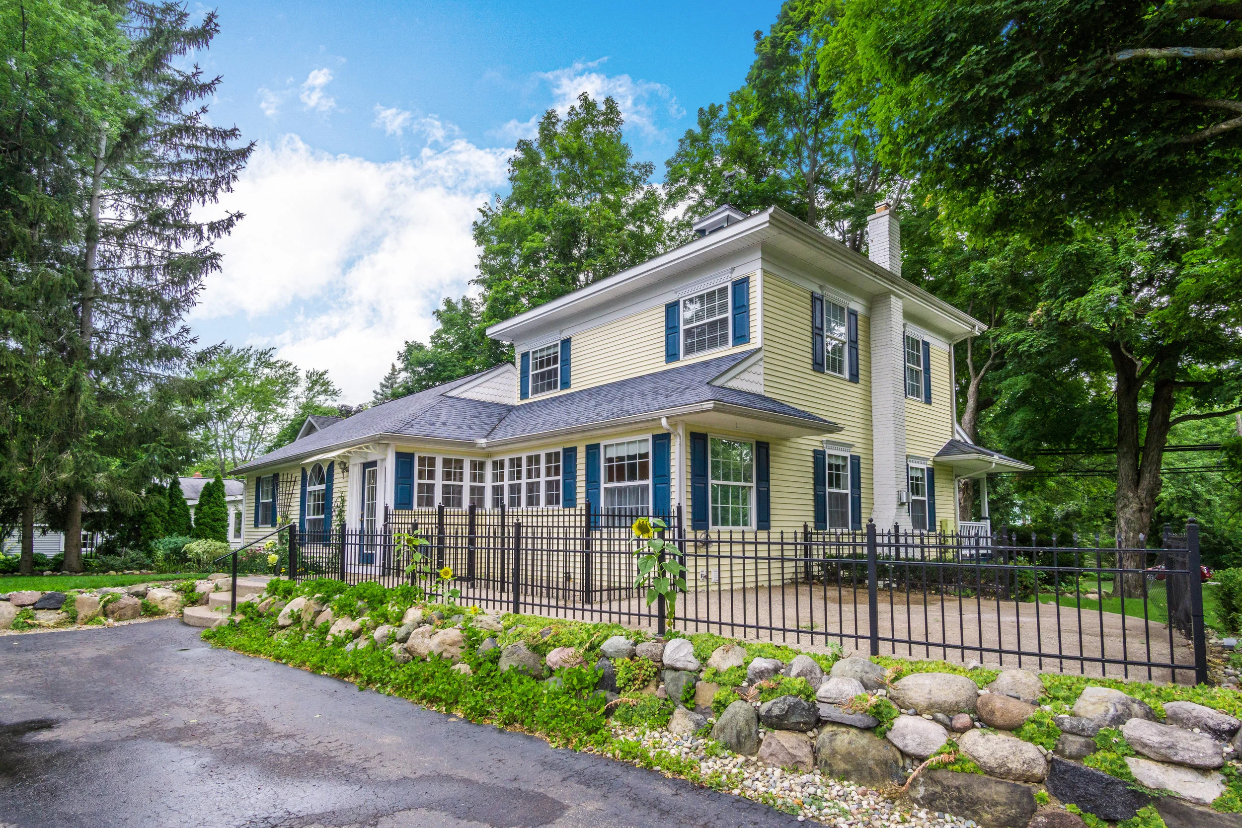 Exteriors (9 of 14).jpg
