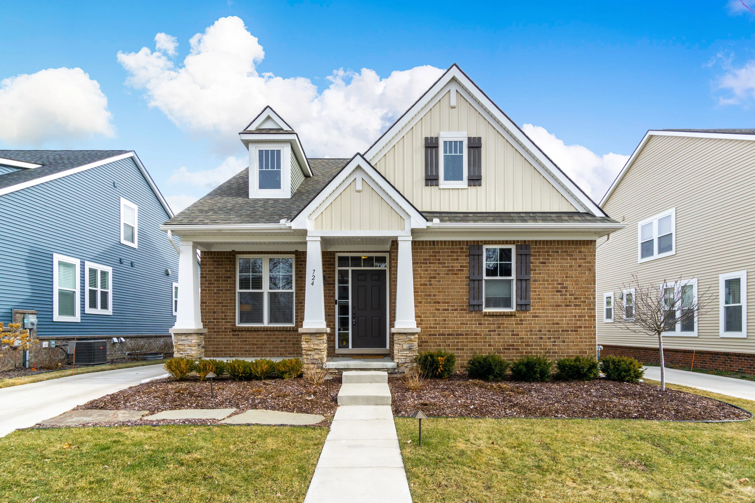 Exteriors (2 of 10).jpg