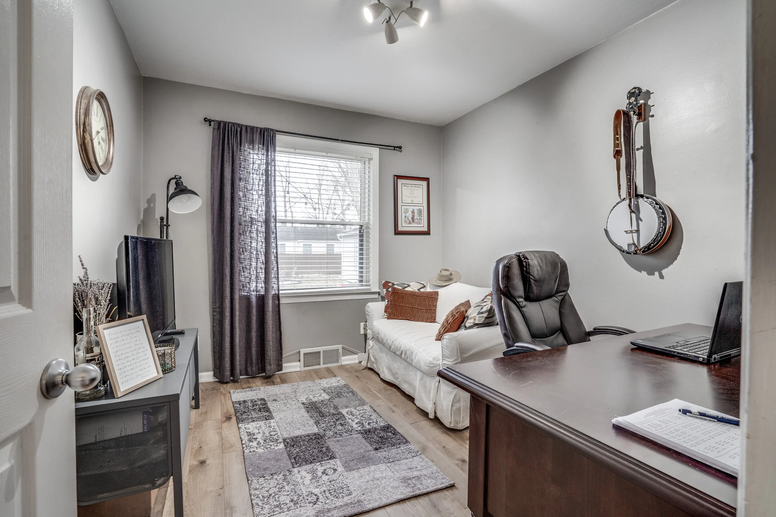 Interiors (16 of 25).JPG