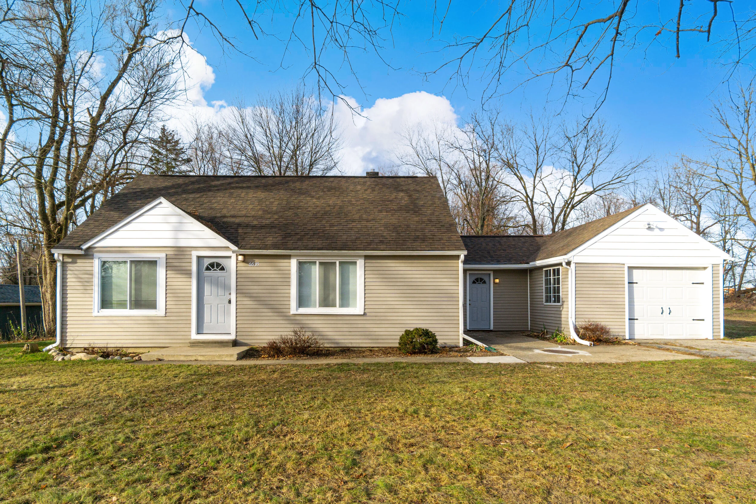 Cozy Bungalow in Clarkston