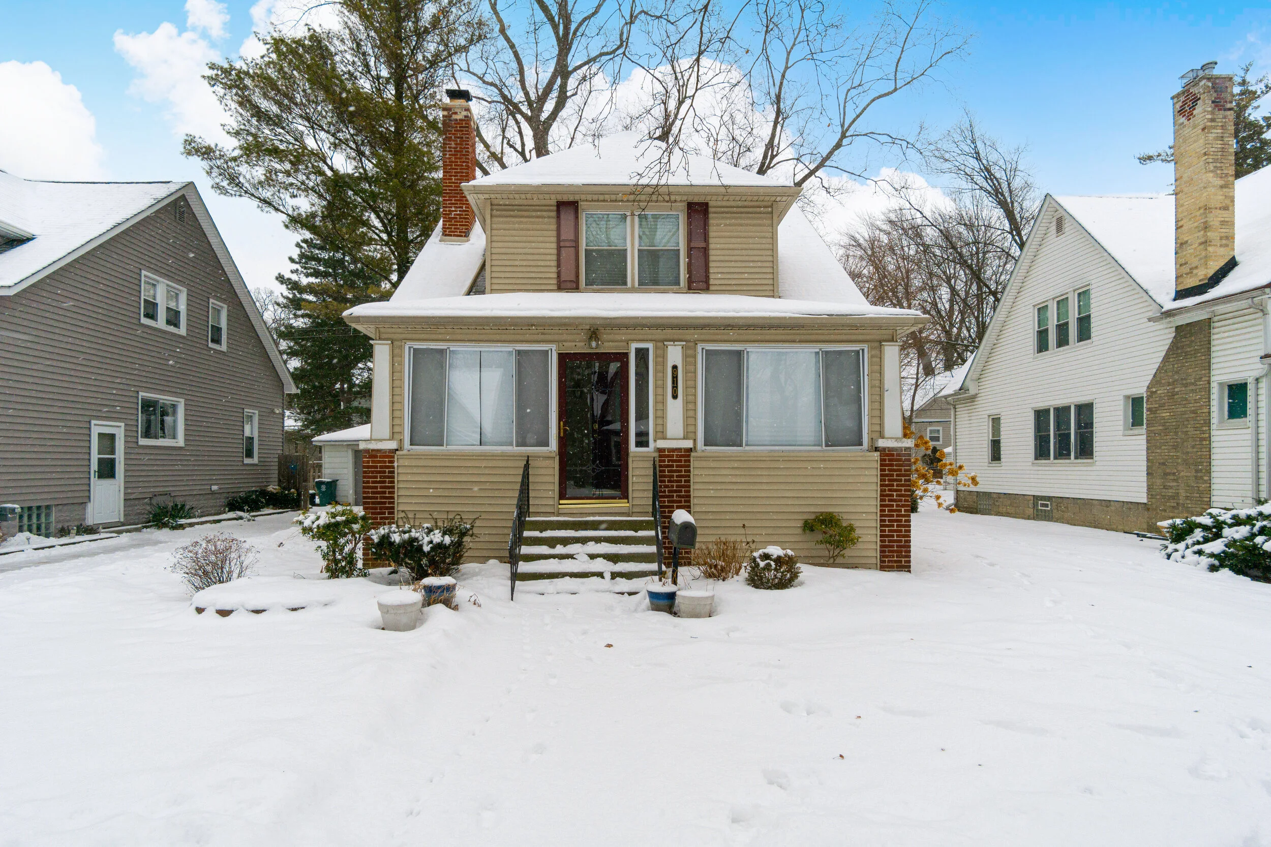 Exteriors (2 of 11).jpg