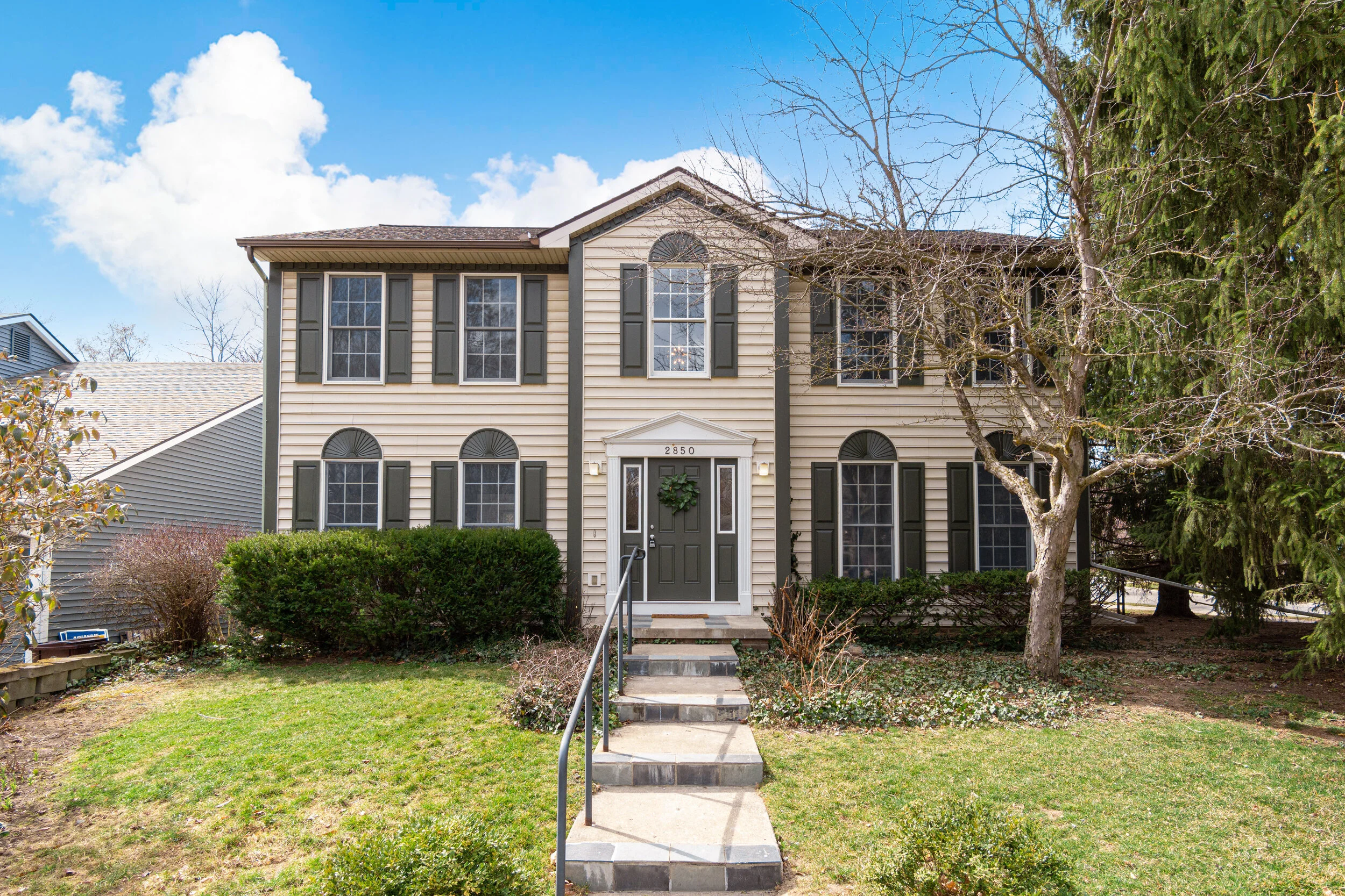 Exteriors (2 of 8).jpg