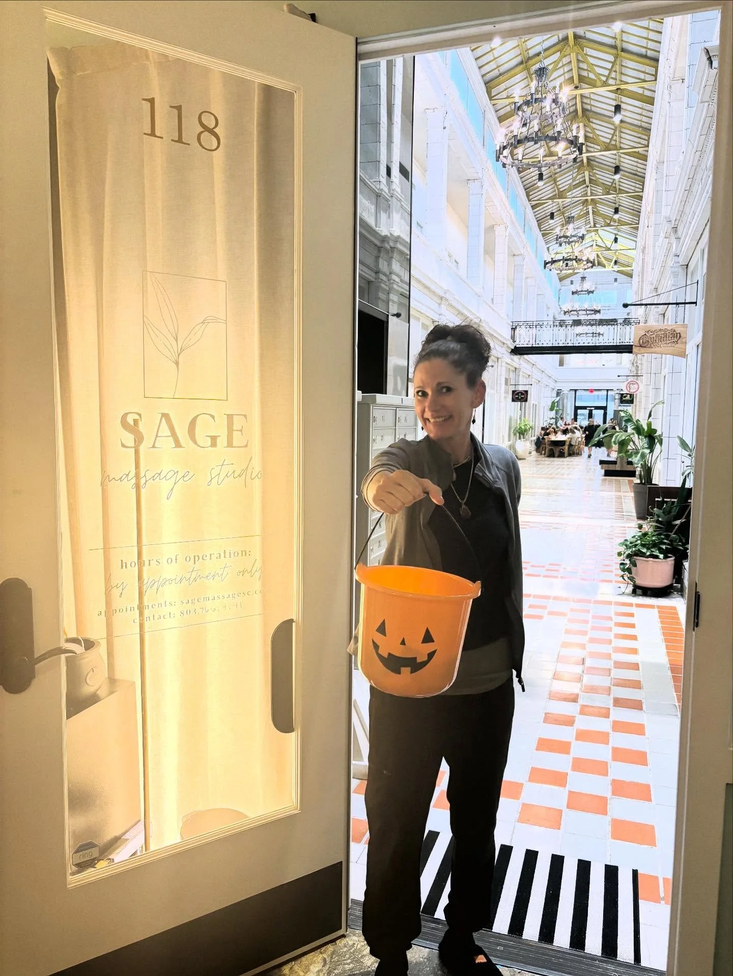 Waltzing into Spooky Season đź‘»
 #massagetherapy #massage #selfcare #spa #holistichealing #relaxation #zen #southcarolinalmt #lmt #licensedmassagetherapist #massagetherapist #belocal #columbiyeah #columbiasc #southcarolina #sodacity #realcolumbiasc #