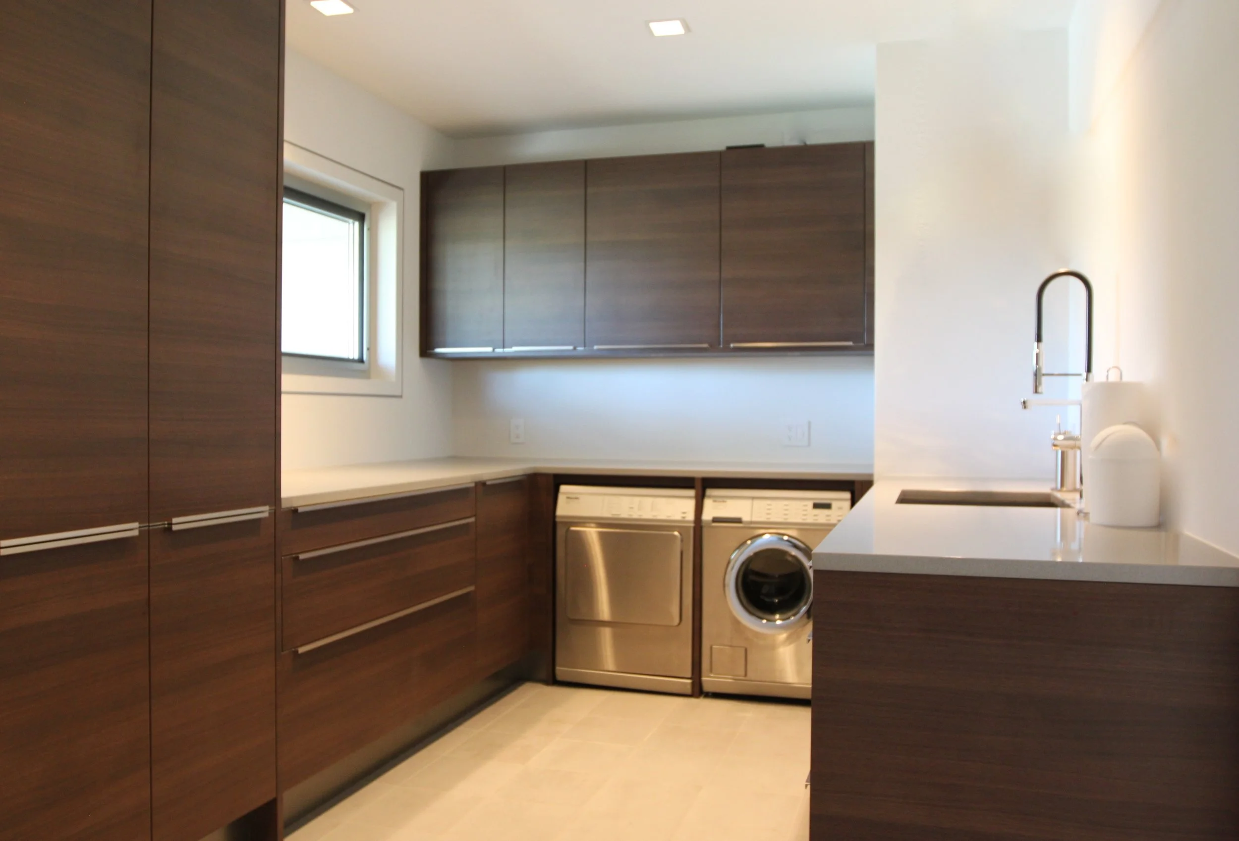 laundry room.JPG