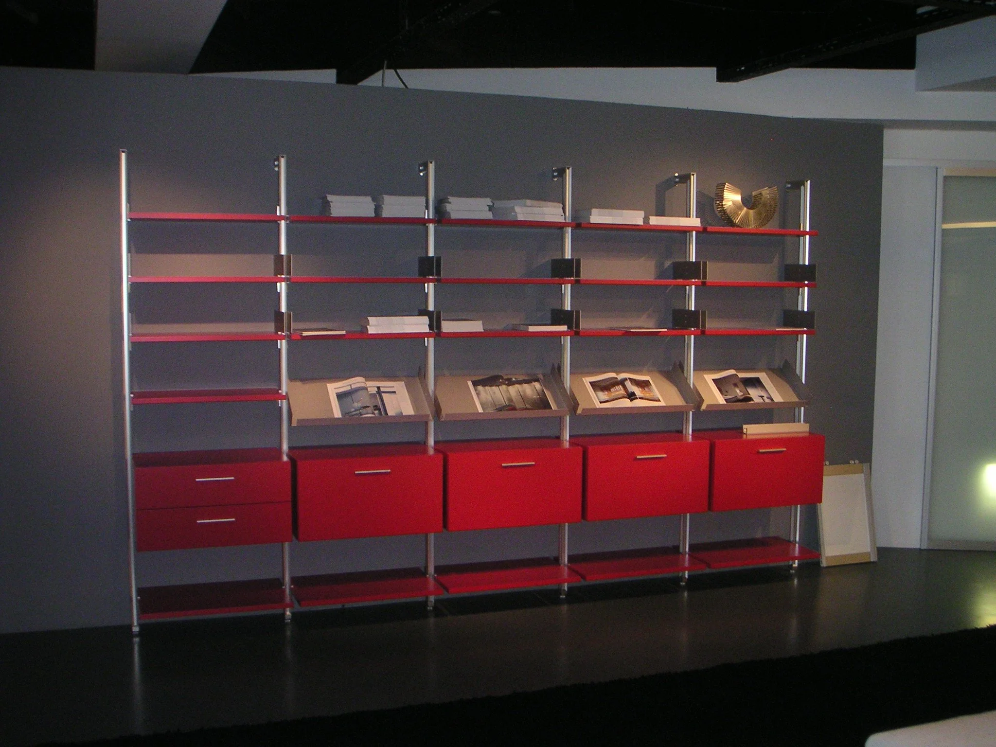 POL.closet00001.jpg