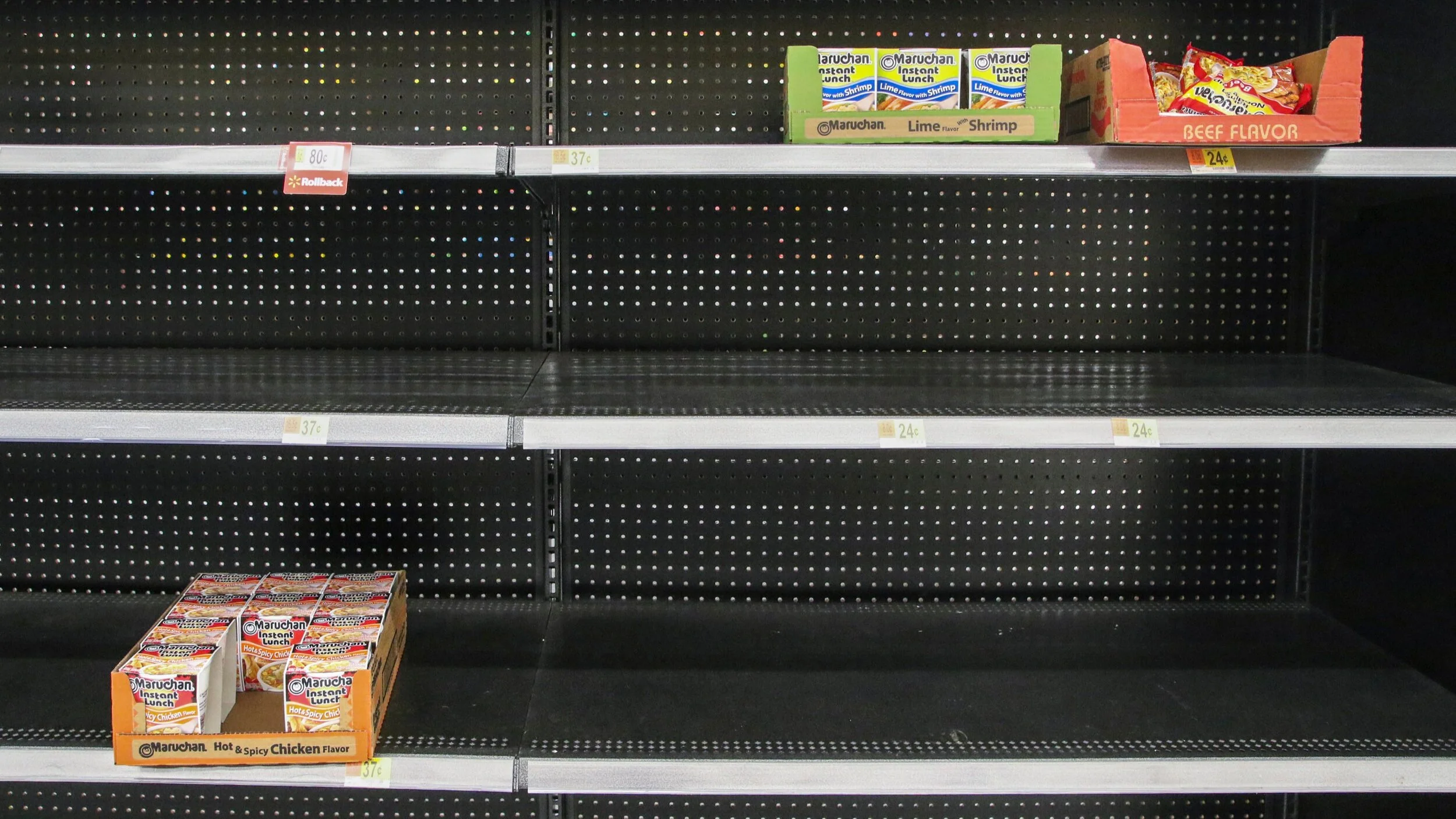 Más allá de las patadas:  cómo enfrentar la crisis de la pandemia