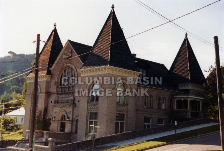 2276.0024 Rossland Court House on the corner of Columbia Avenue &amp; Monte Cristo Street, c.1985