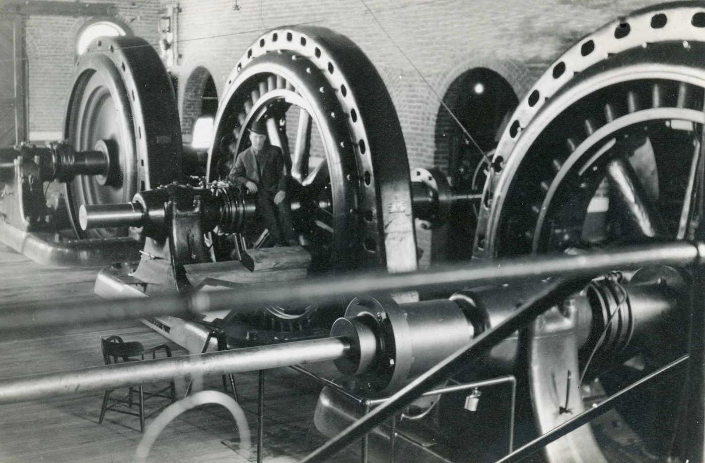 Photo 2318.0041: Generator at Lower Bonnington power plant. Date unknown.