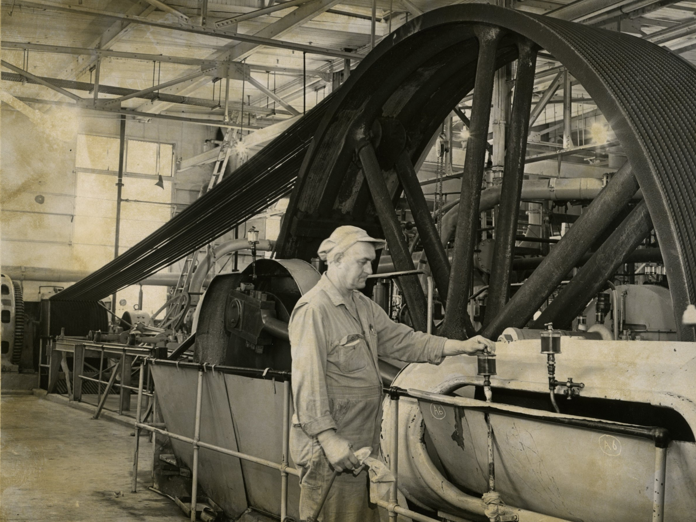 Photo 2276.0263: This is the same rope drive compressor that now sits outside of the Rossland Museum & Discovery Centre! This photo was taken during its operation at Cominco (now Teck Trail Operations) in November 14th, 1970.
