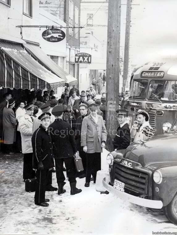 2285.0023: Rossland City Band &amp; 300 Hockey Fan heading to Spokane 1958