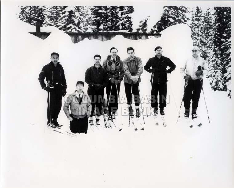 2292.0050: Skiers on Old Glory