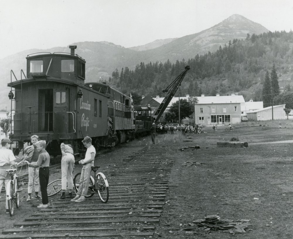 2309.0187: The last CPR train in Rossland, taken July 4th, 1966. Note the track remover in use behind the train.