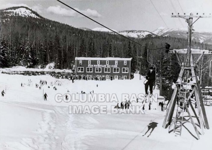   2289.0014 : Red Mountain Lodge and Ski Lift, circa 1965. 