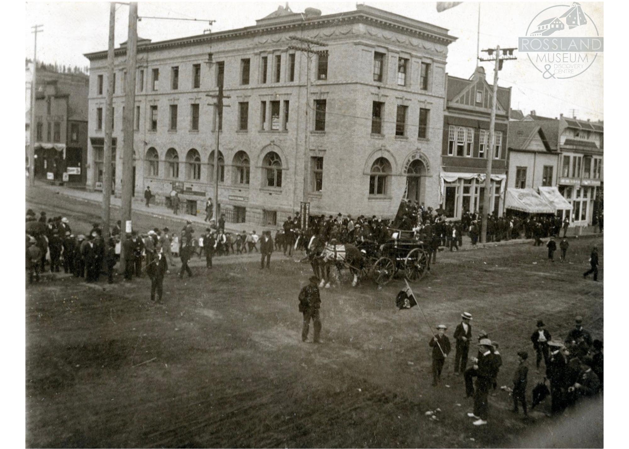   2282.0004 : Bank of Montreal in Rossland, 1900. 