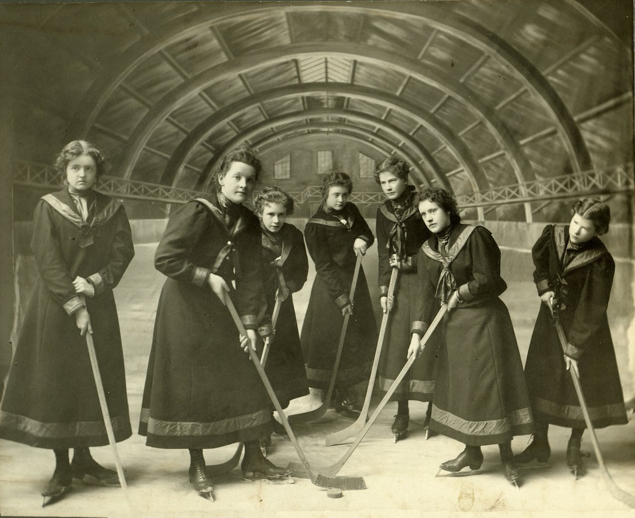   2285.0006 : Rossland Ladies’ Hockey Team, circa 1900. 