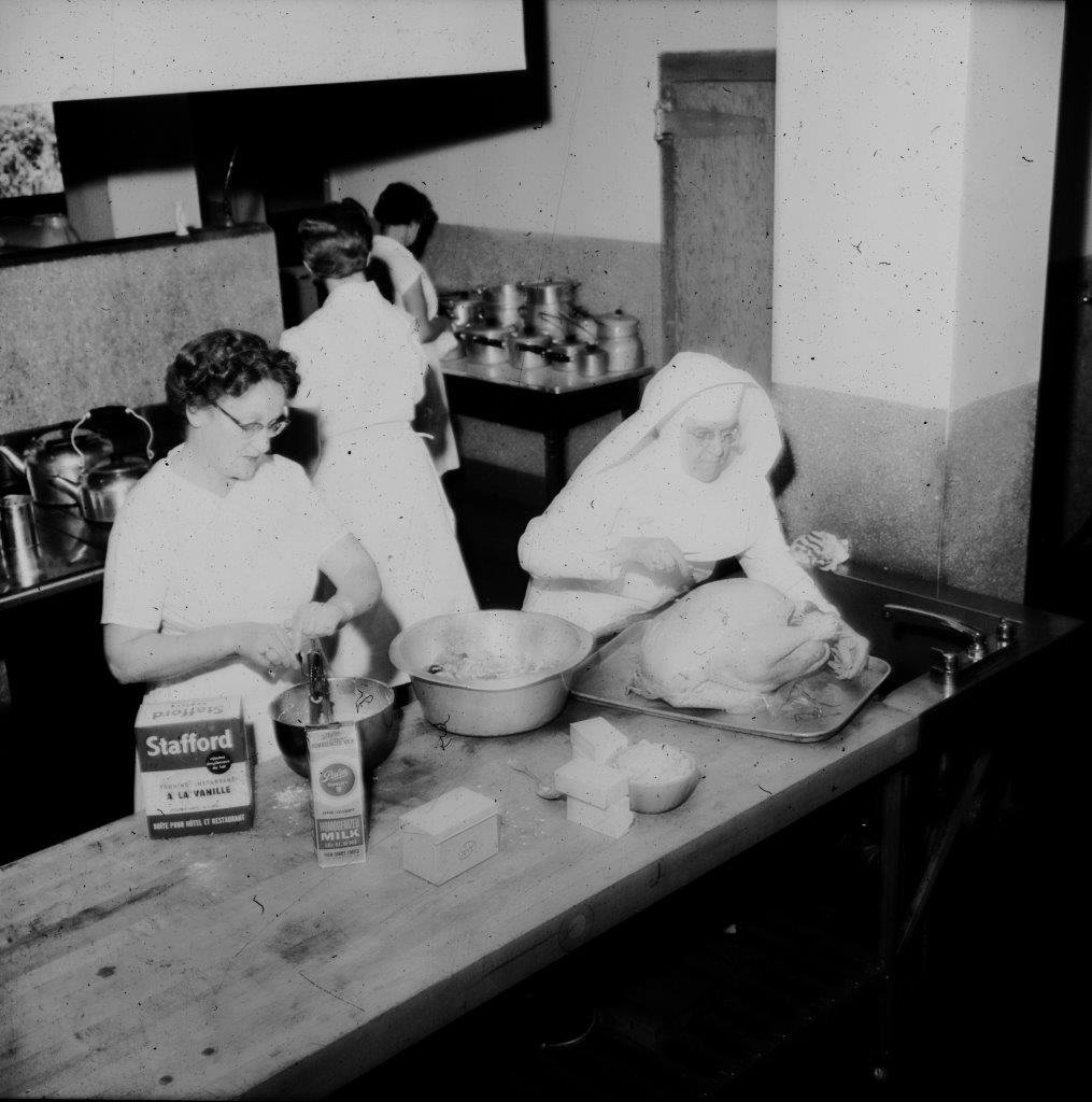  A2022.000.002.0100: Mater Misericordiae Hospital kitchen, 1962. 
