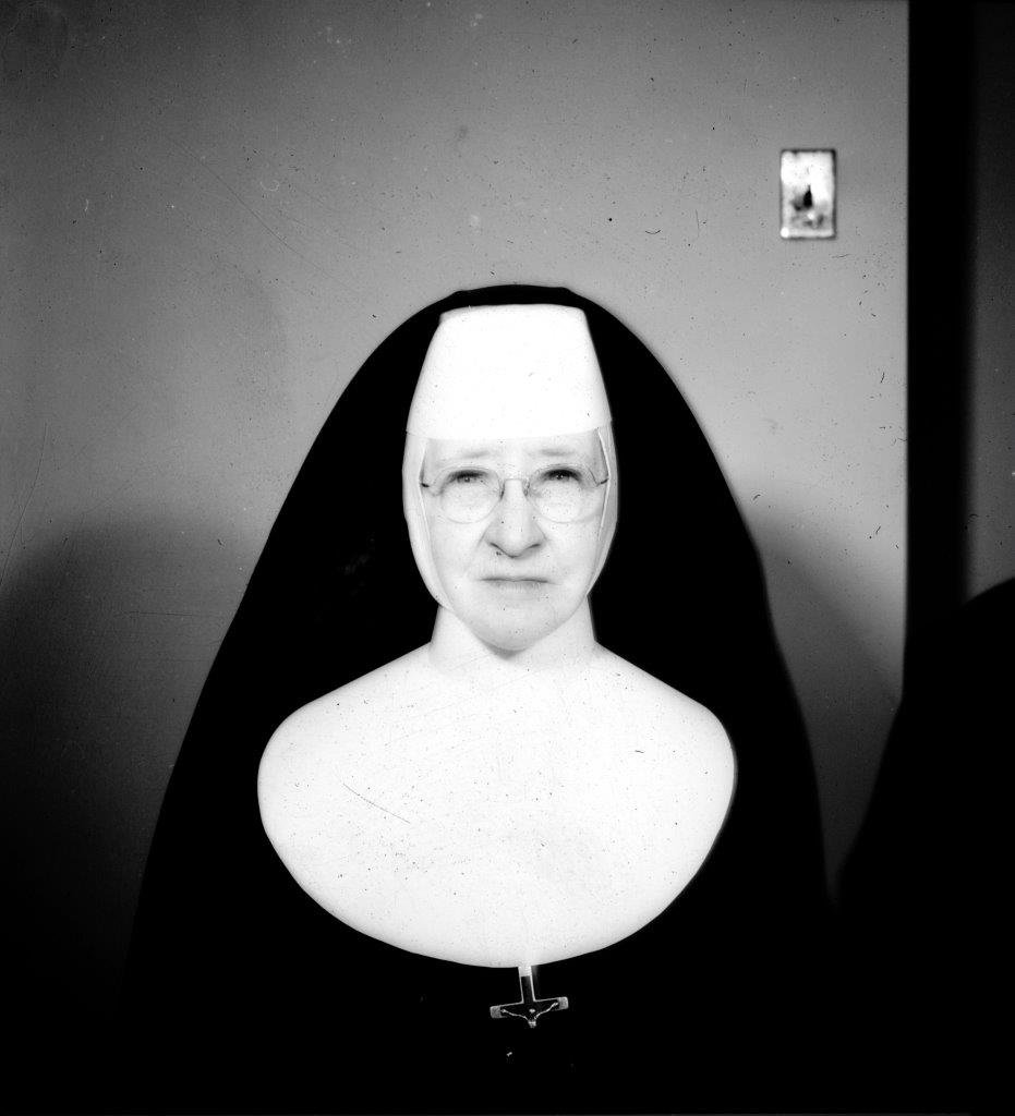  A2022.000.002.0330: Unknown nun, date unknown. 