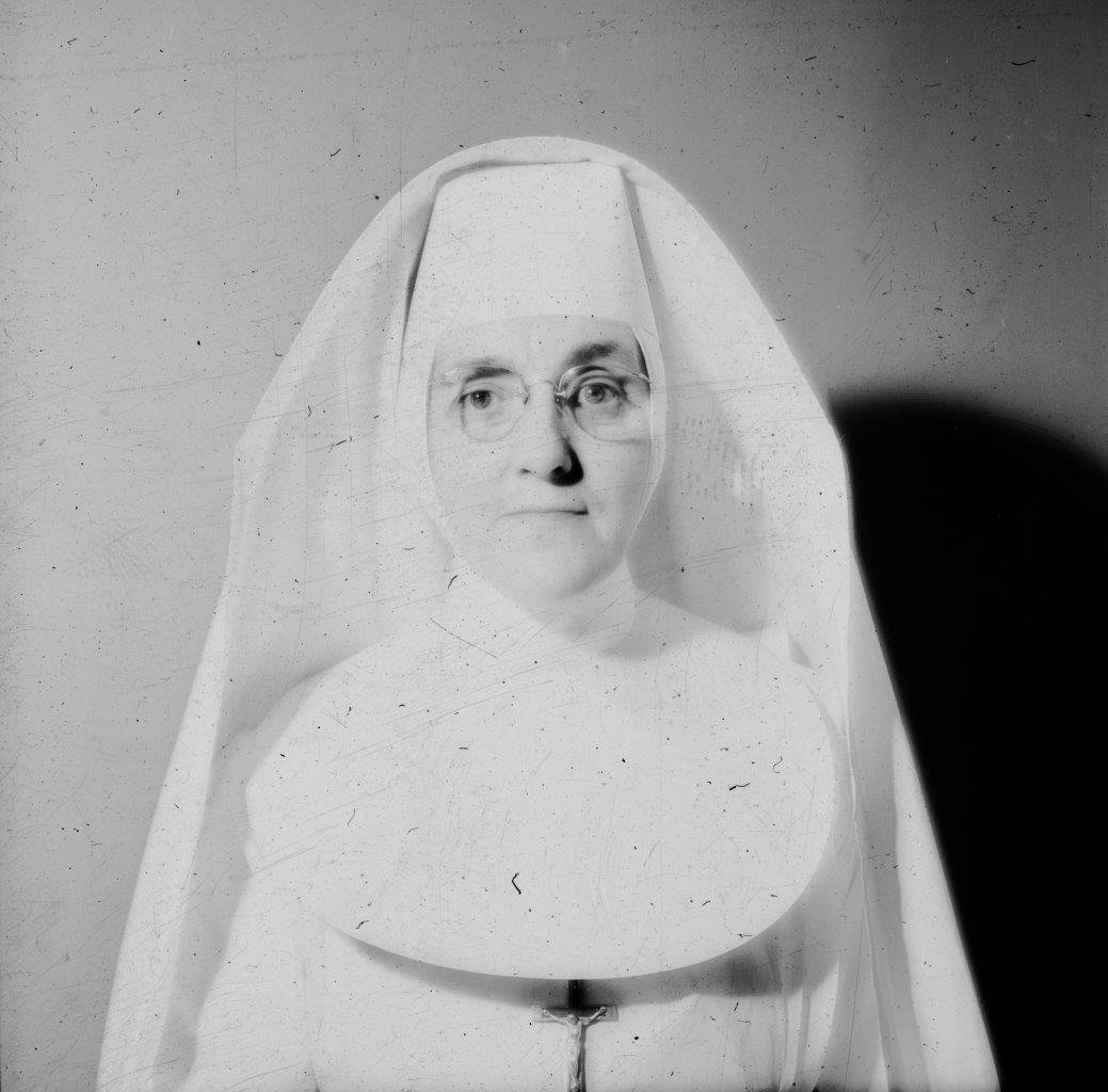  A2022.000.002.0334: Unknown nun, date unknown. 
