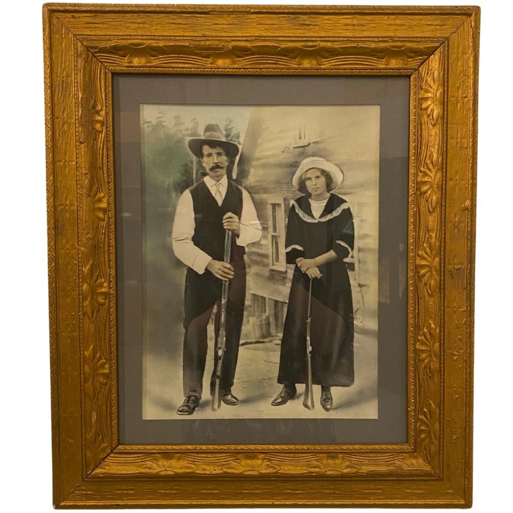 For this week&rsquo;s #FascinatingFriday art highlight, we are featuring this amazing portrait of Plimsoll Drake and his daughter Victoria. This portrait was done by a travelling artist in 1914-1915. 

Plimsoll &ldquo;Plim&rdquo; Alfred Drake (1880-1
