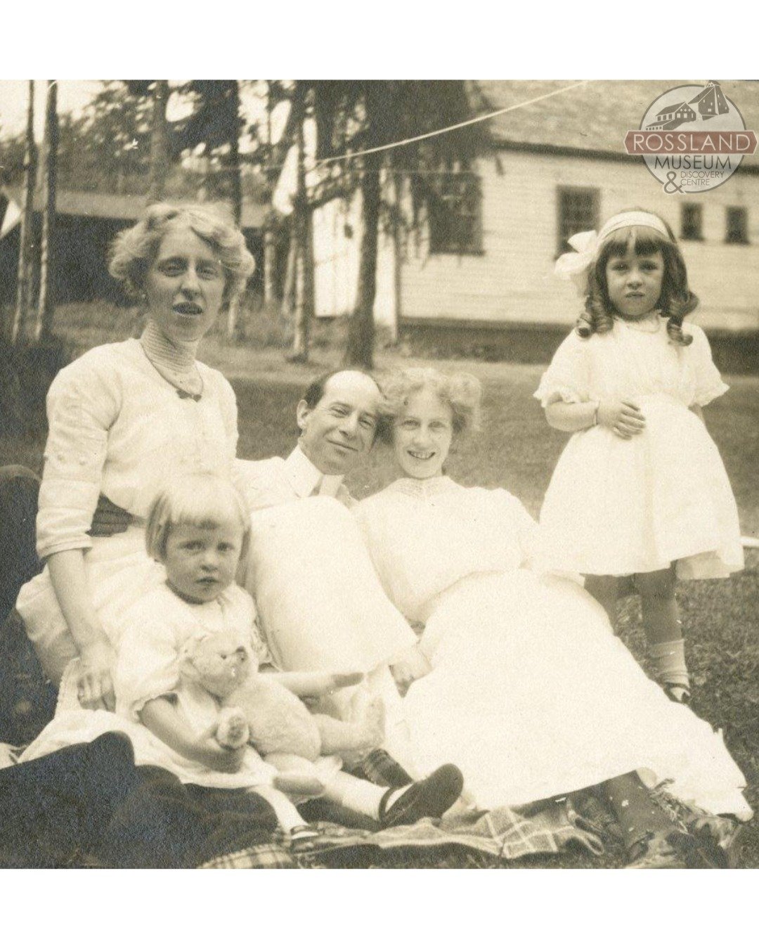 Are you ready for our most family-friendly #ACAHashtagParty yet? This month, the @aca_canada has challenged archives to share their favourite #ArchivesFamily pieces in their collection. Here are a few of our fave family photos from the collection:

-