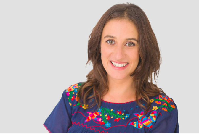 Elise Bialylew.png