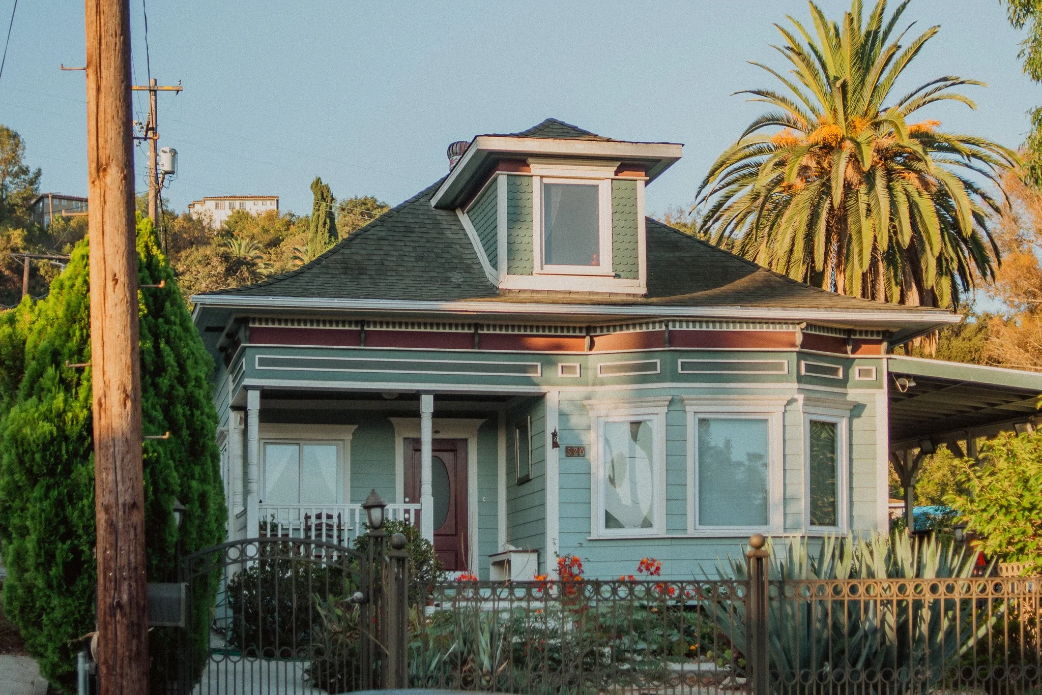 Should I Lower the Price of My Pasadena Home or Offer a Buyer Credit?