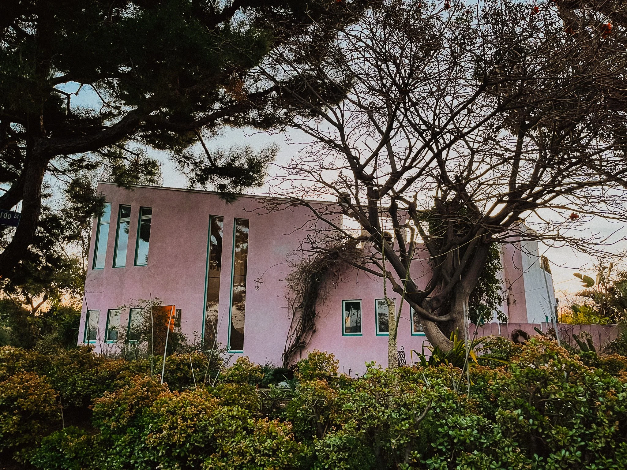 How Do Pasadena Buyers Compete Against Cash Offers?