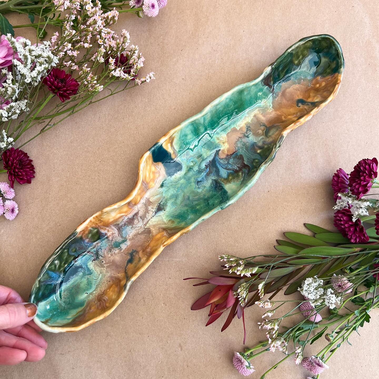 &lsquo;Mountain Stream&rsquo; Sculptural Seed Bowl. 🌱

Functional art for your everyday - this babe would make even your apples feel fancy. 😜

Available in my online shop. Www.nicolamoorestudio.com ✨

#CeramicArt 
#HandmadeHome 
#FunctionalArt 
#Po