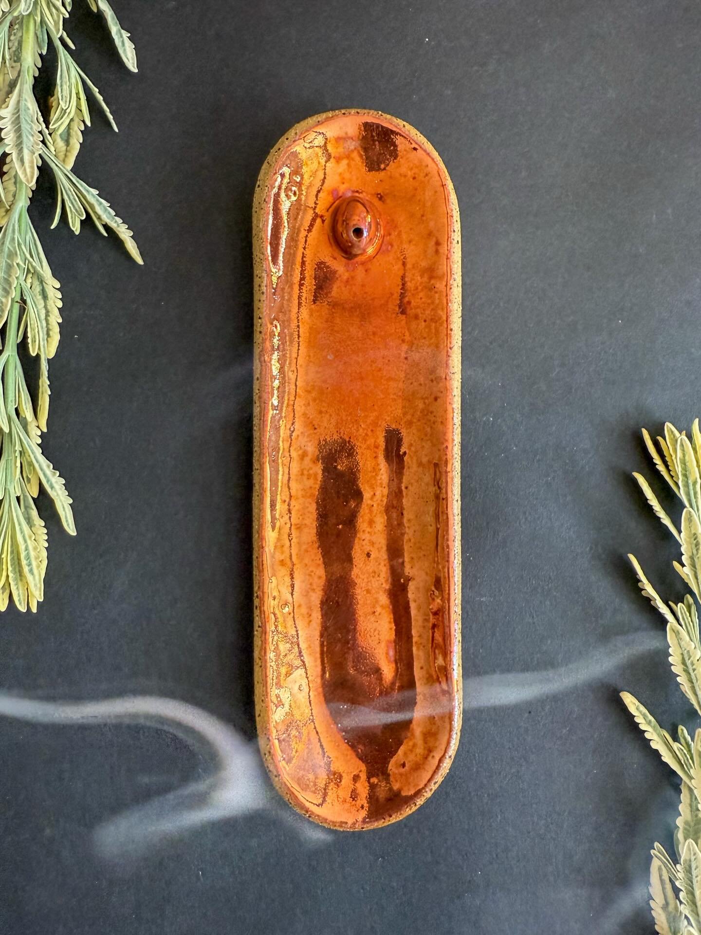 Available now! Which is your fav? Earthy or cosmic? ✨🌛

I have just two incense burners left on my website. 🧚&zwj;♀️

One glowing in copper luster with rich metallic, cosmic vibes&hellip; 🪐

And one in a creamy earthy white that feels soft and gro