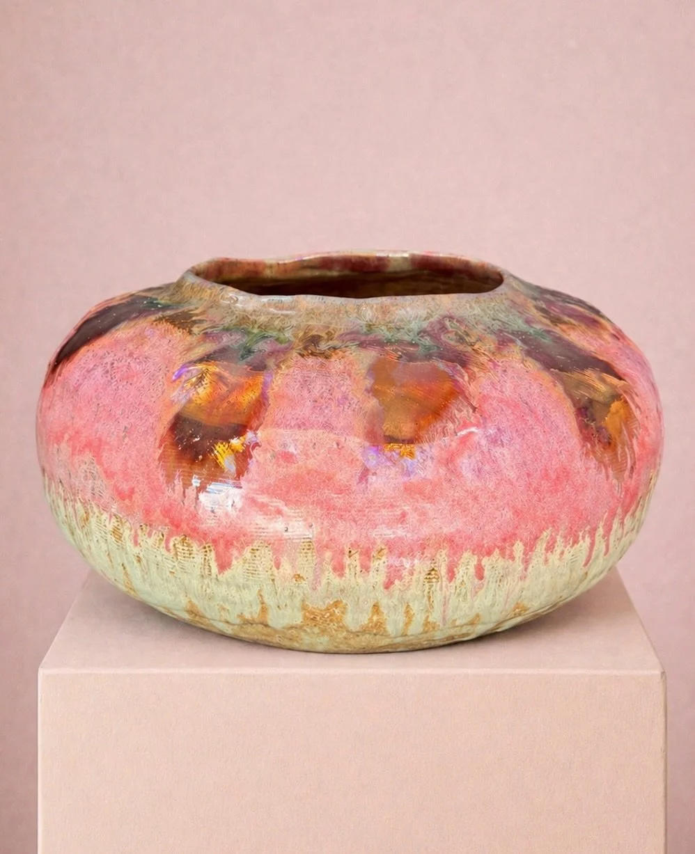This one stopped me in my tracks when I pulled it from the kiln! 🥰 

✨ &lsquo;Golden Petal&rsquo; Large Stoneware Lusterware Pot ✨💕🌈 

Gold flowing into pink. Rainbow edges catching the light. Earthy clay meeting something almost&hellip; otherworl