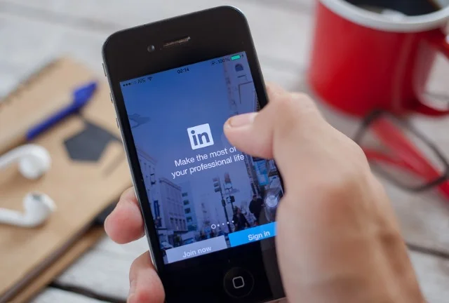 linkedin-mobile.jpg