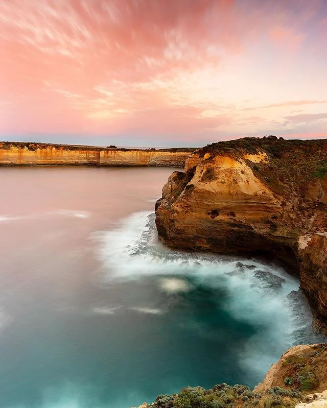 Reverse sunrise at The Arch near Port Campbell. We had a great sunrise that morning and got treated to a reverse as well! Such an amazing experience and especially with my beautiful fianc&eacute;e @elleidau by my side ☺️☺️