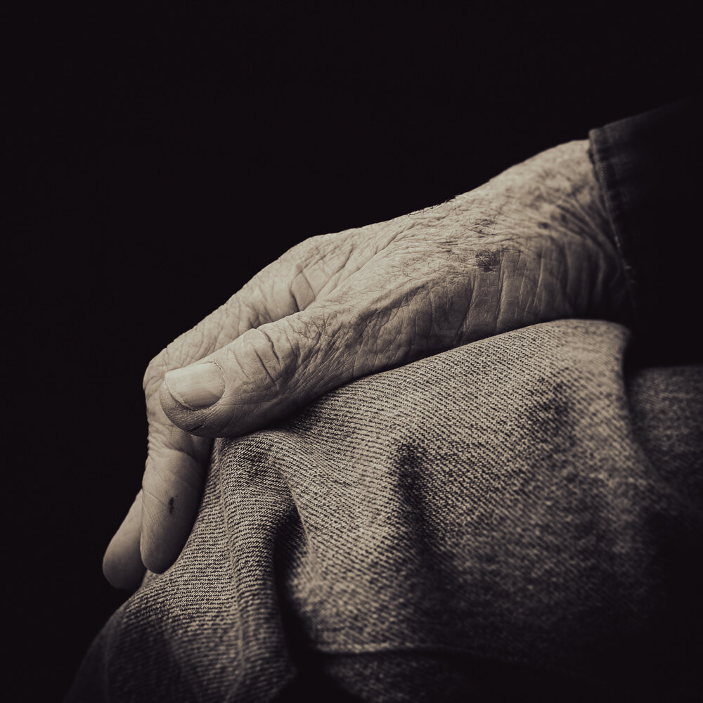 Despite their discomfort with being photographed, in the past week several friends allowed me to make images of their aging hands, complete with the marks of a life well-lived. 

#gatheringlightsalon
#fineartphotographyart
#jennyabramson
#jennyhelbra