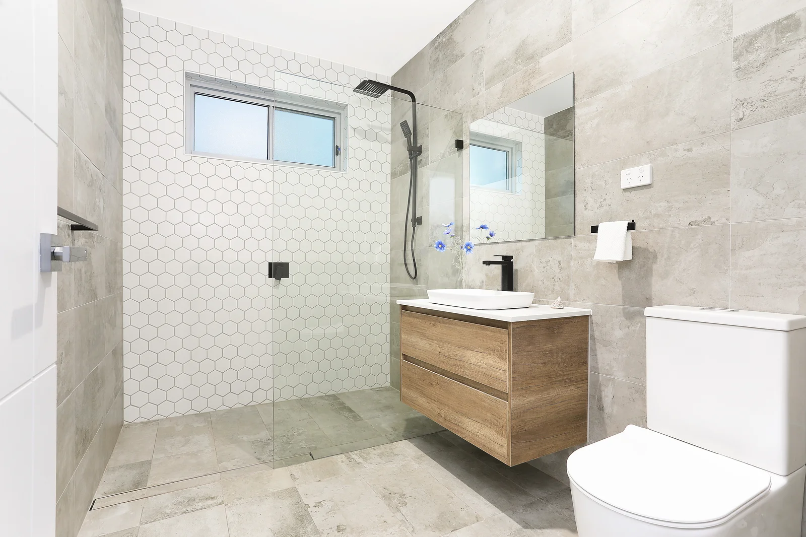 Duplex Bathroom 4.jpg