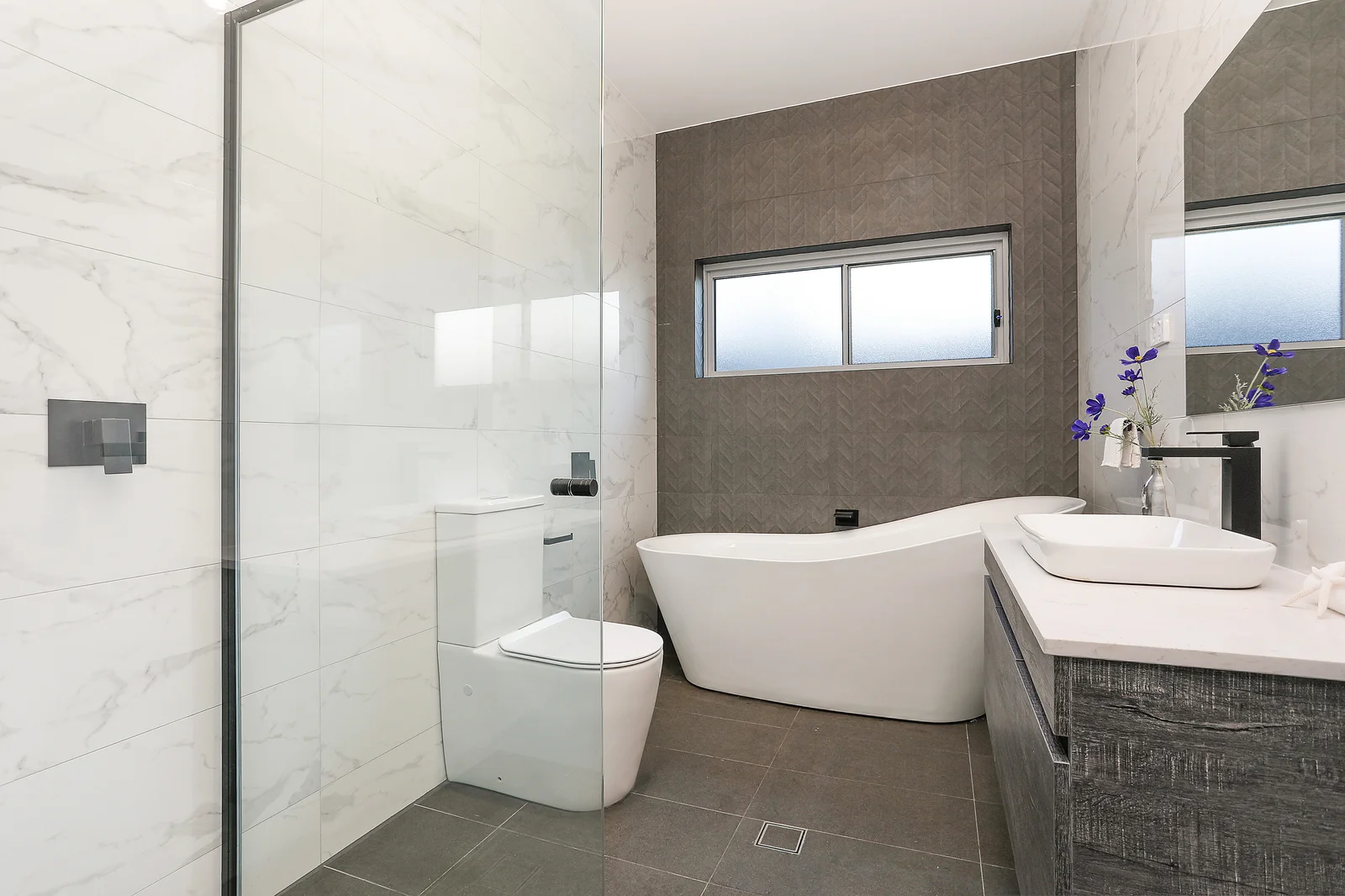 Duplex Bathroom 3.jpg