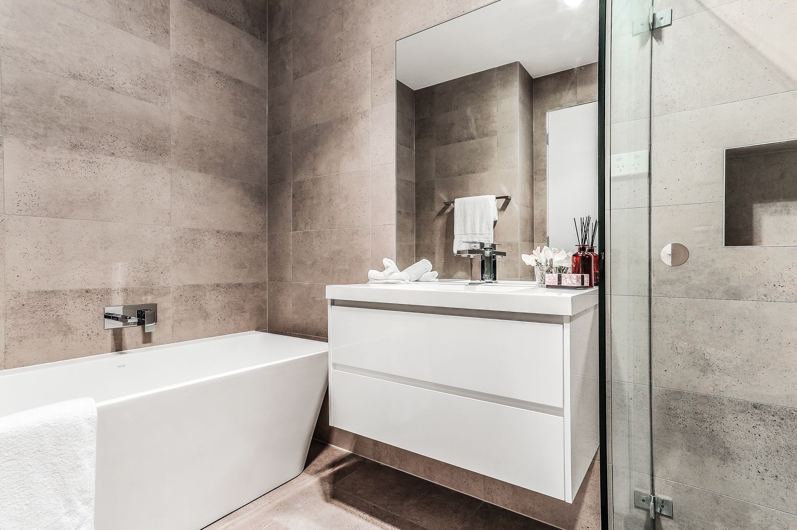 Townhouse Bath 2.jpg