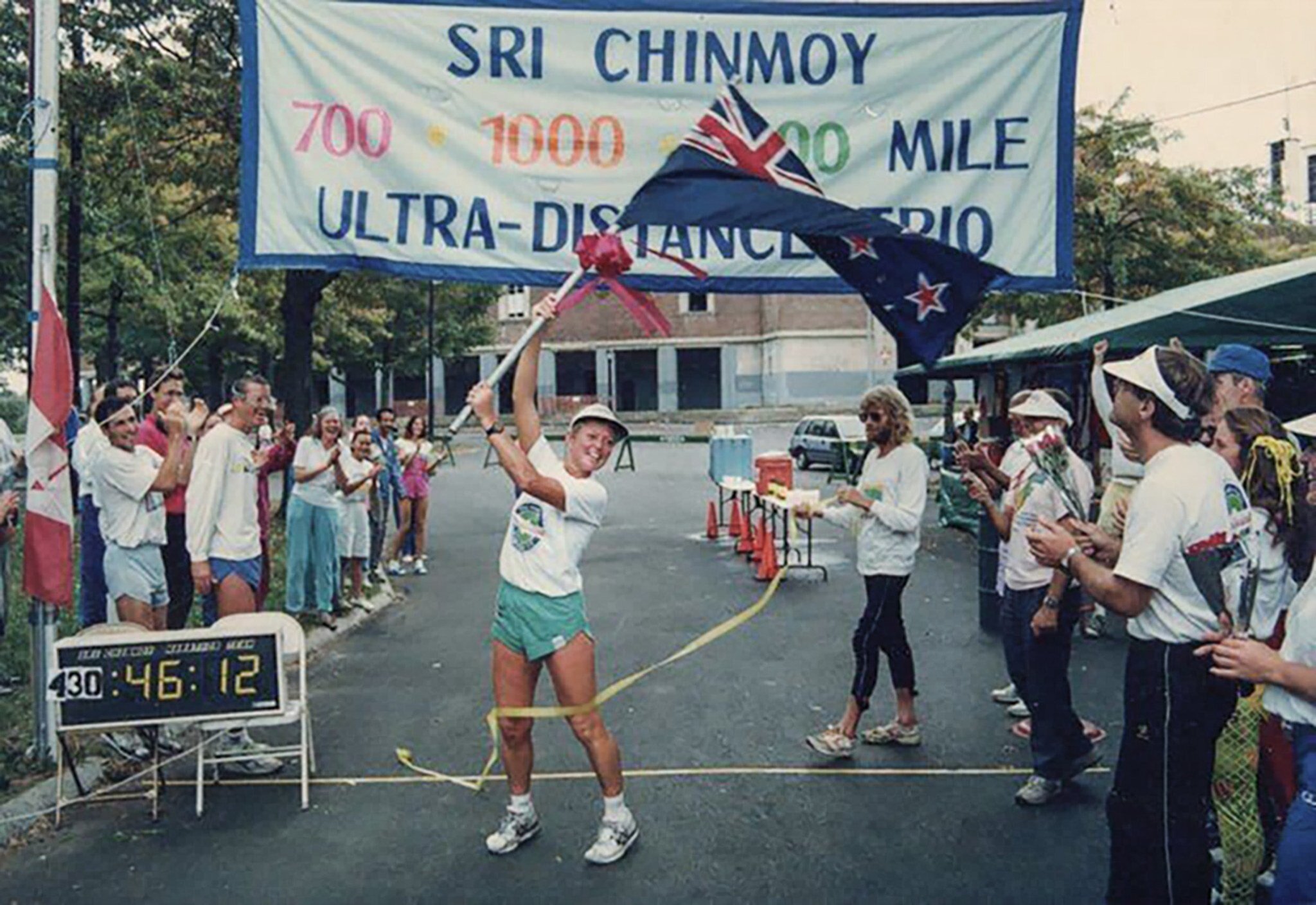 Bonus DCR ep out now! Suzanne McFadden: How Sandy Barwick set a record which took 34 years - and Camille Herron - to break.
Kiwi Sandy Barwick ran 549 miles in six days back in 1990, establishing a world record that stood for 34 years, until Camille 