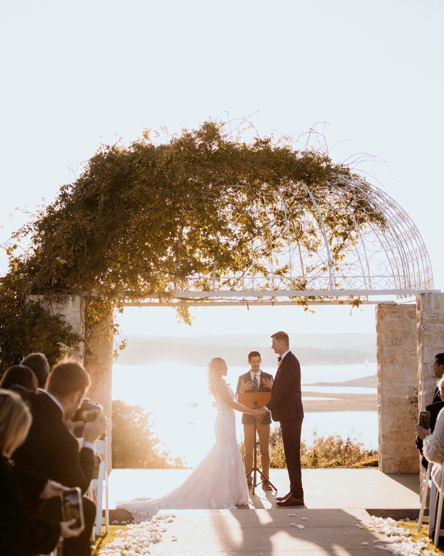 This dreamy ceremony was pure magic 😭🤍✨