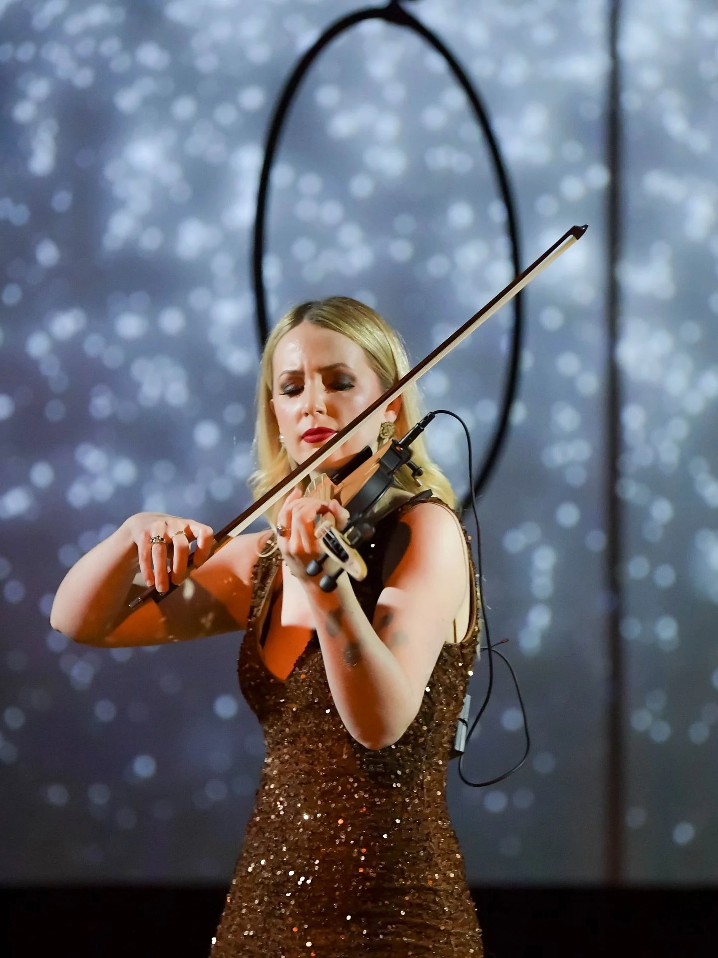 Cabaret Einhundert 2025 💃🎻✨ 

Always love performing in these shows alongside the amazingly talented emerging dancers of @silhouette.studios.nz &amp; @dance.arts.nz 🙌🏻

What song should I perform next time?! 👀

📍@silhouette.studios.nz 
📷 @insp