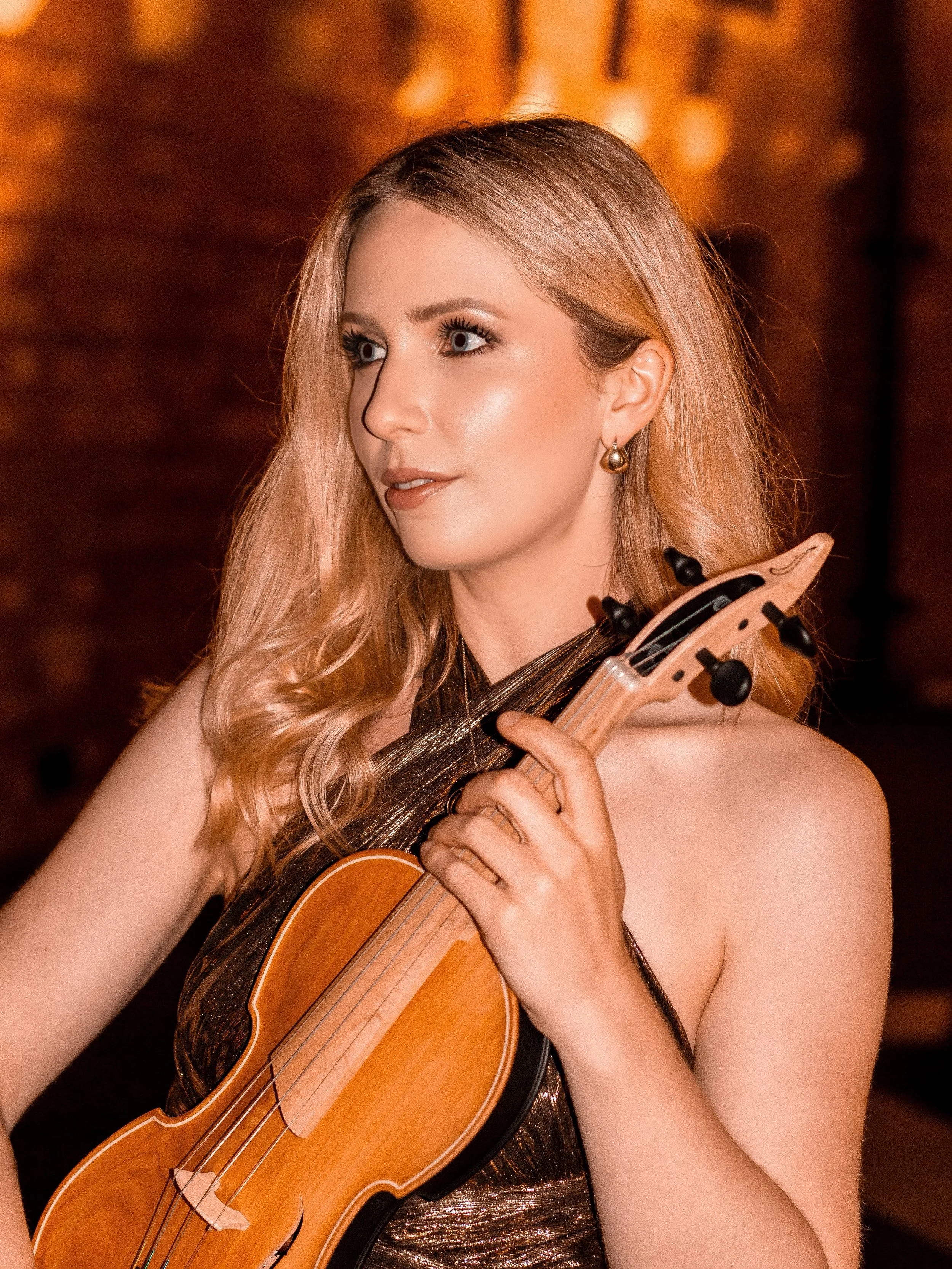 Living my 5-year-old dream tonight 🎻⚡️

When I started lessons as wee dot, it was always my goal to become an electric violinist, performing on big stages with big lights, big crowds, and BIG vibes ✨

But along the way to learning a necessary solid 