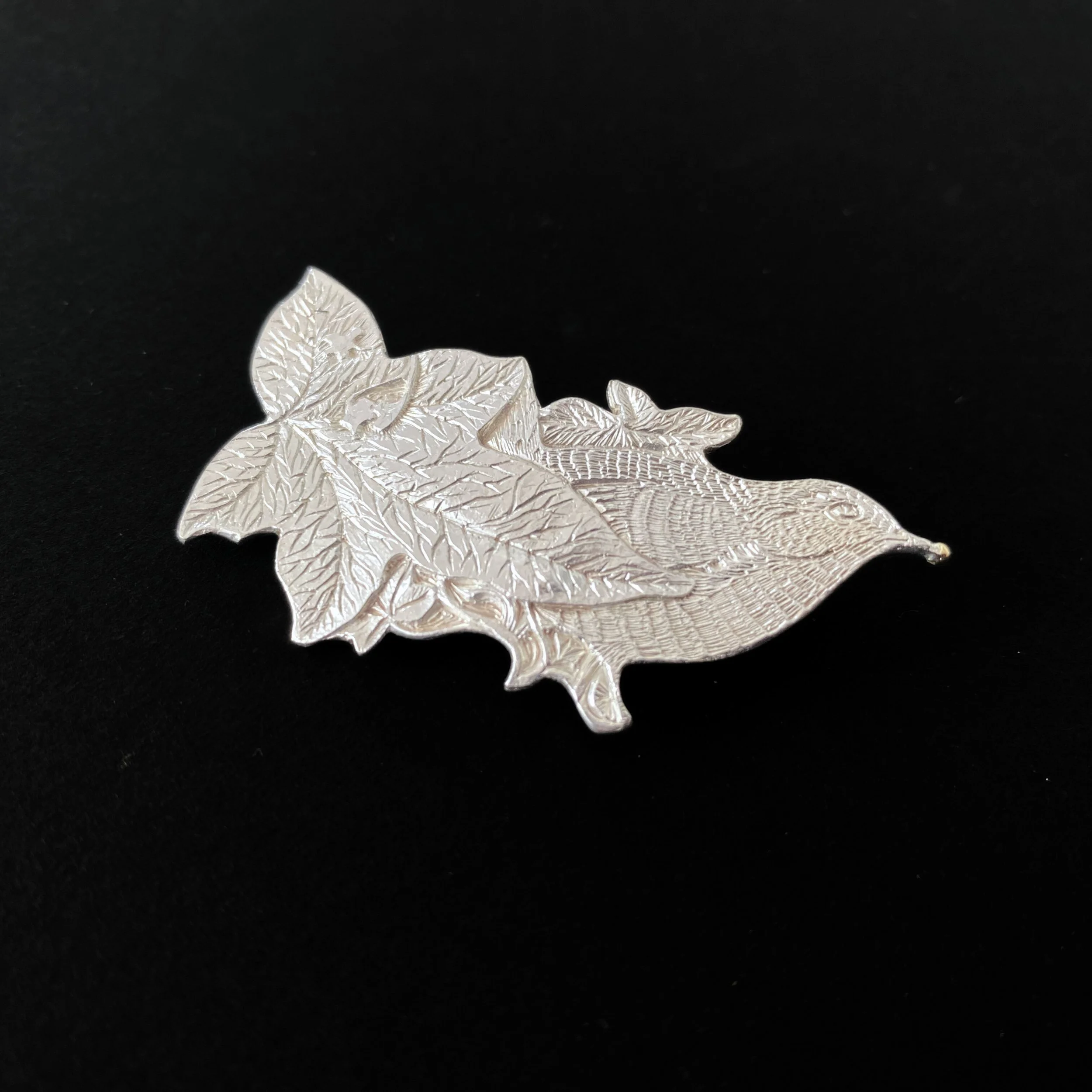 Malcolm Appleby: Wren and Ivy Brooch